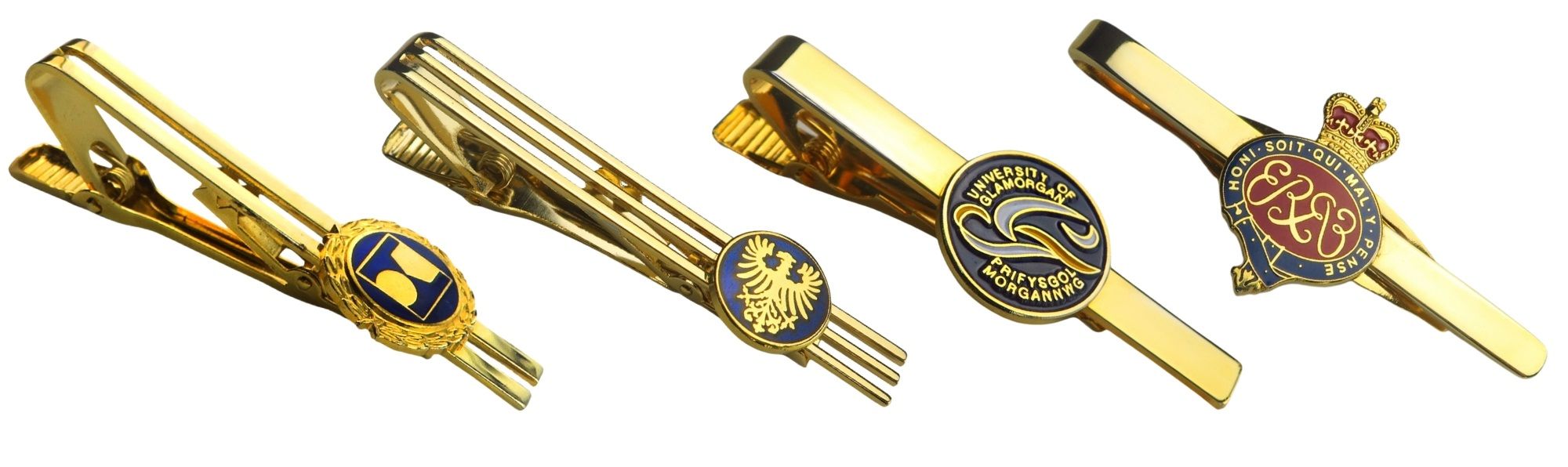 Tartsa a nyakkendőjét a helyén, miközben megmutatja személyes stílusát.